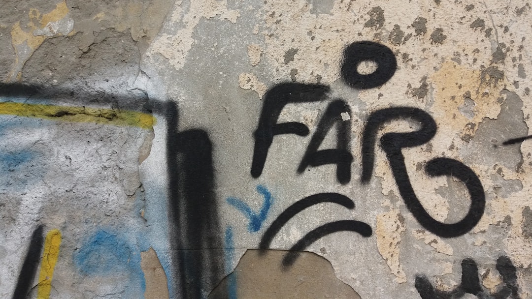 Repararea unui far cu urechi de prindere rupte